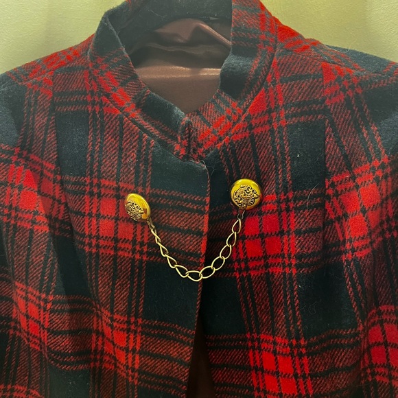 Mod Vintage Tartan Wool cape ! Red Plaid Queen of Capes - Picture 3 of 4